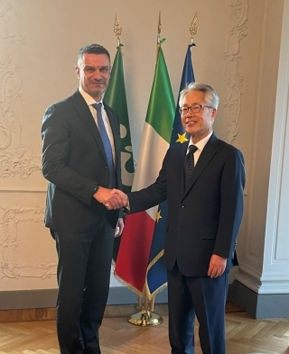 鈴木大使とイタリア農業連盟のフィーニ会長