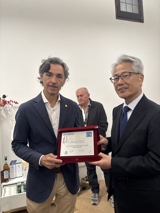 大使とUBI盆栽会長