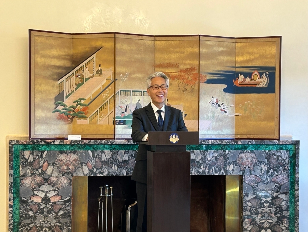 駐イタリア日本国特命全権大使　鈴木哲