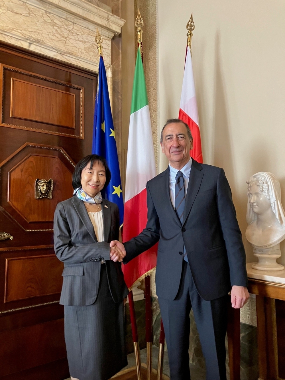 小野大使とサーラ・ミラノ市長（2）