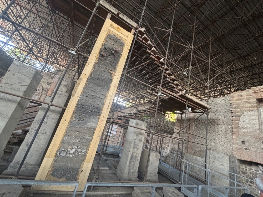 発掘現場2（横から）